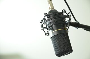 podcast de marque : pourquoi intégrer l’audio dans sa stratégie de contenu en 2025 ?