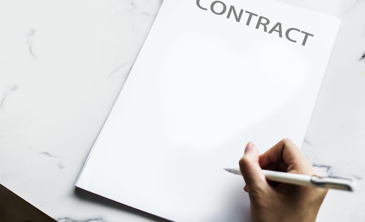 découvrez les fondements du droit des affaires, ses principes essentiels, et comment ils influencent les transactions commerciales. apprenez les règles juridiques qui régissent les entreprises et assurez-vous de respecter la législation pour garantir le succès de votre activité.