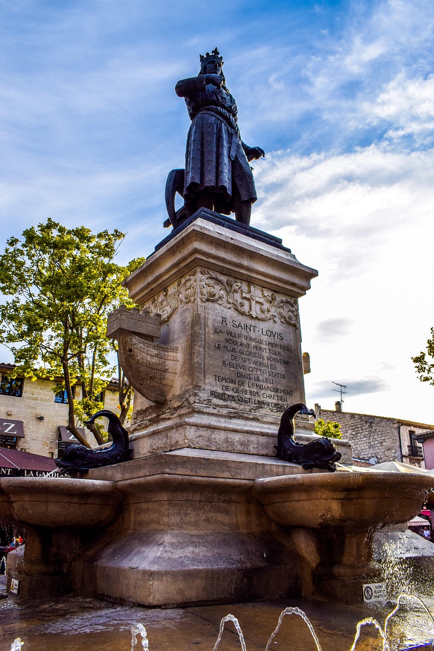 découvrez l'univers fascinant des rois à travers l'histoire, leurs conquêtes, leurs intrigues et leur impact sur les sociétés. plongez dans les récits épiques des souverains qui ont marqué leur époque.