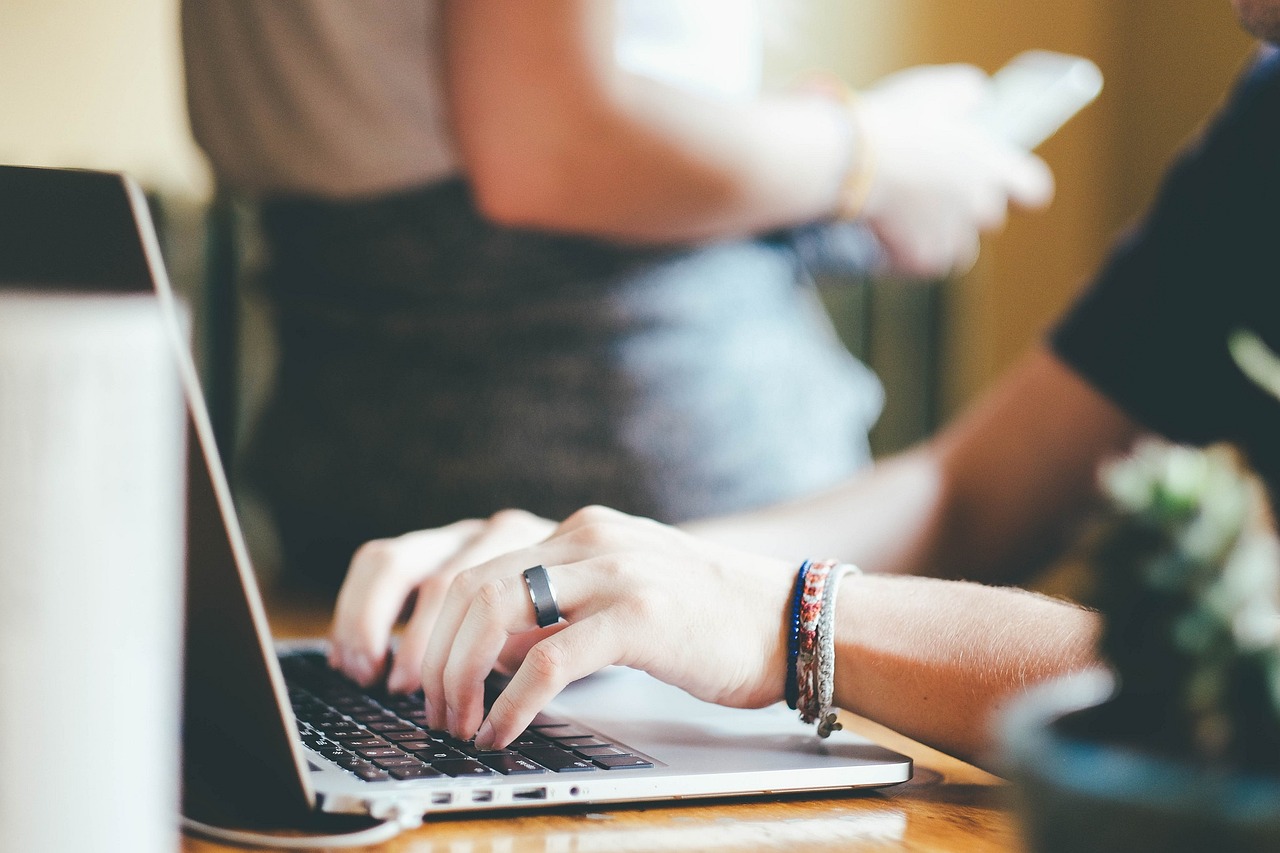 découvrez comment améliorer la santé et le bien-être au travail grâce à des conseils, des stratégies et des solutions adaptées pour créer un environnement professionnel plus sain et productif.
